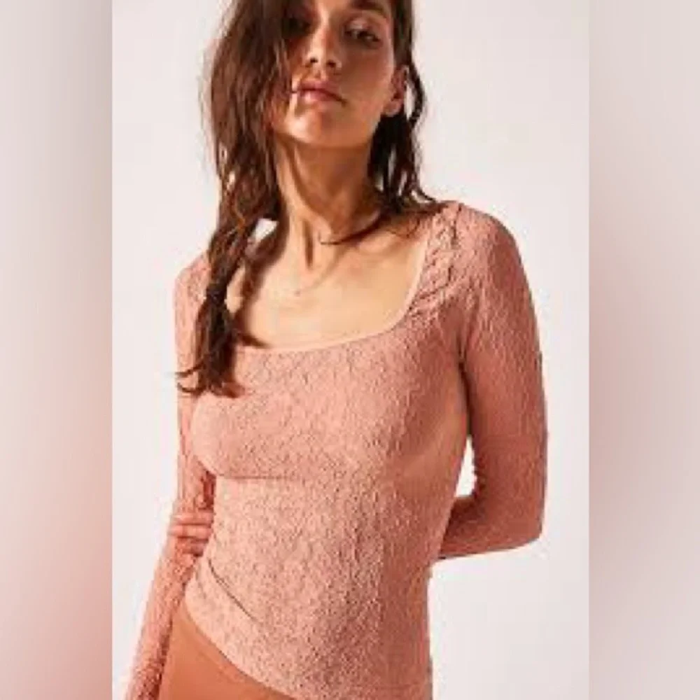 Free People Have It All long sleeve textured top in Smoke Rose, NWT Size M/L